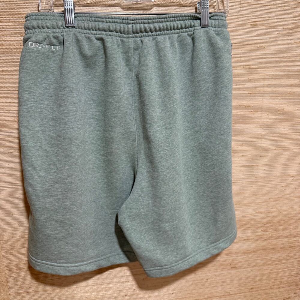 Nike Men's MED Standard Issue Dri-FIT Fleece Basketball Shorts - Picture 2 of 10